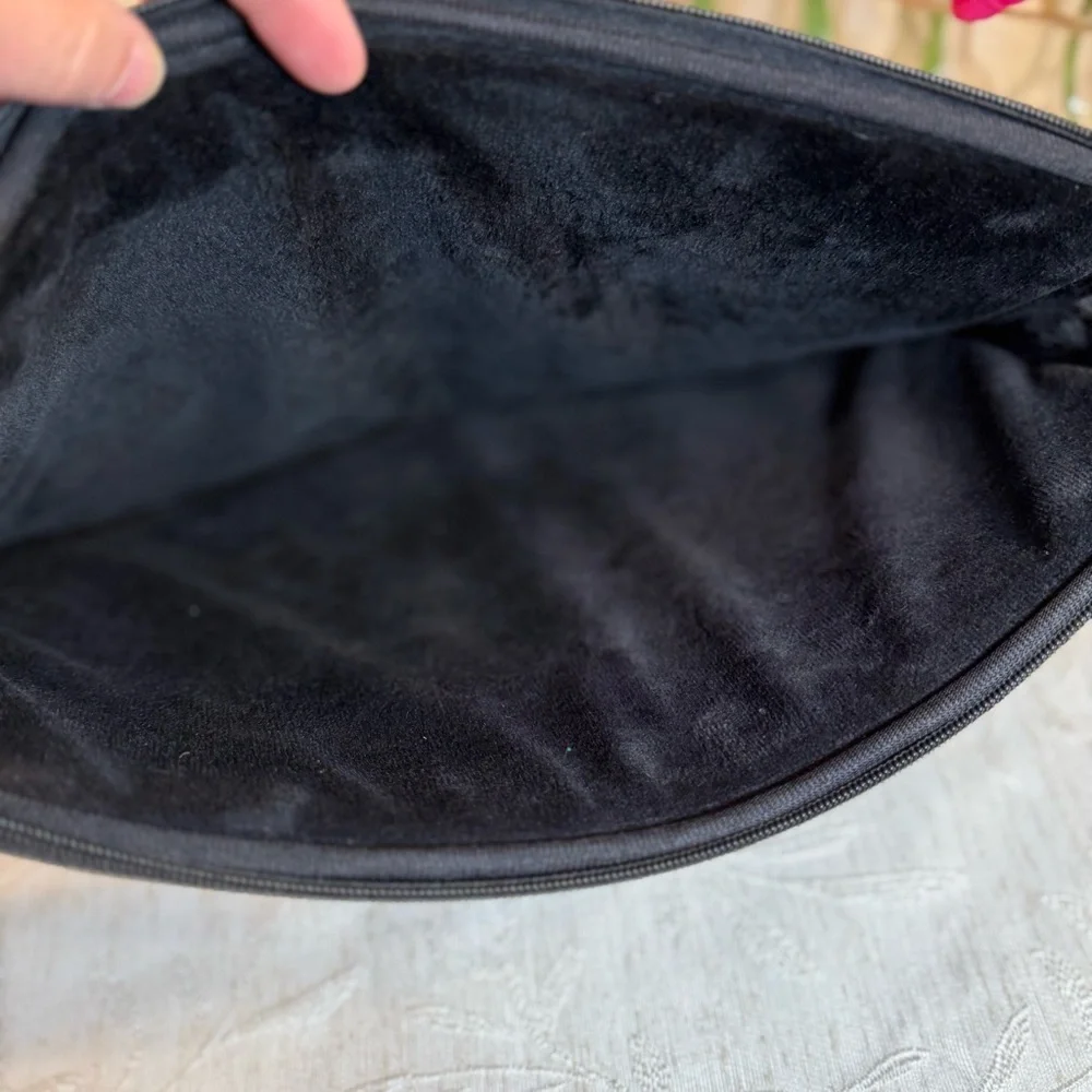Unisex quilted reporter bag or‎ tablet/reader bag. 10” x 14”. Black. Adjustable